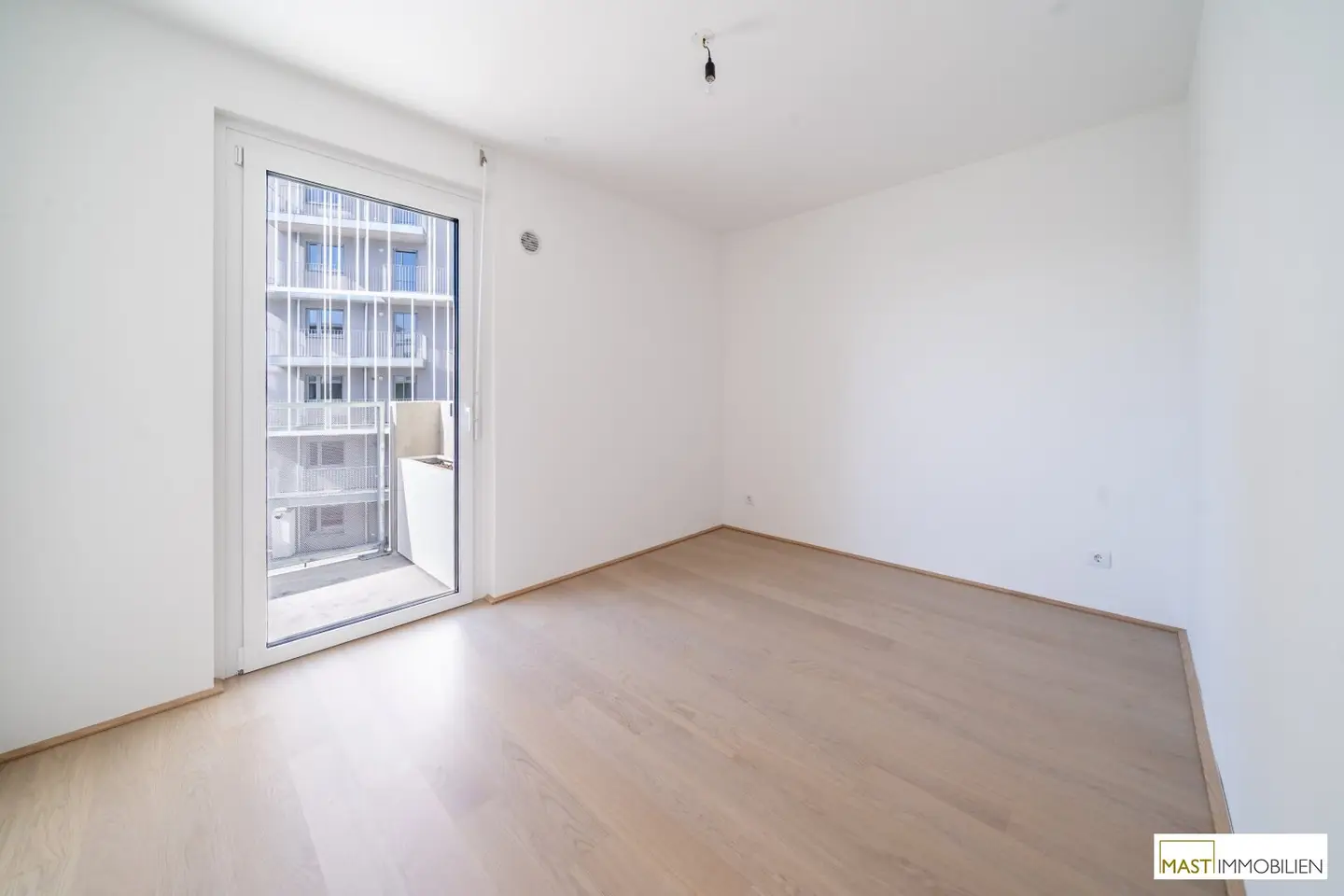 Alte Donau, 2-room first occupancy apartment on the 5th floor, available from November