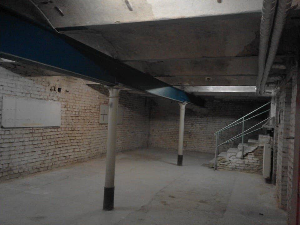 95 m² storage in the basement
