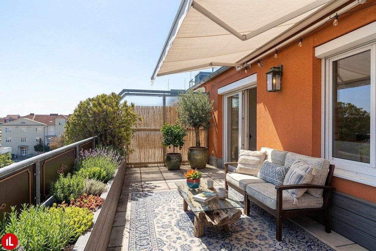 Living on two levels | spacious maisonette with two outdoor areas in Schwechat