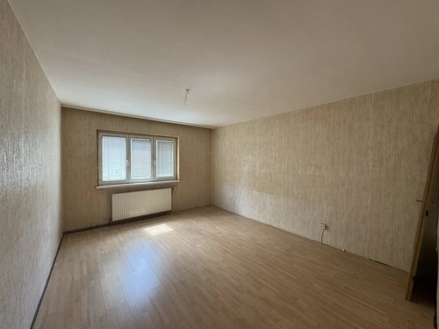 Renovation experts take note 4-room apartment near U3 Ottakring Available immediately