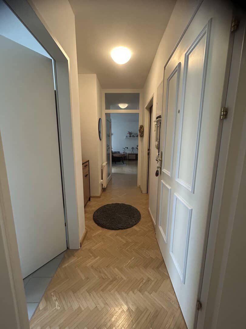 Quiet period building apartment in top city center location with balcony