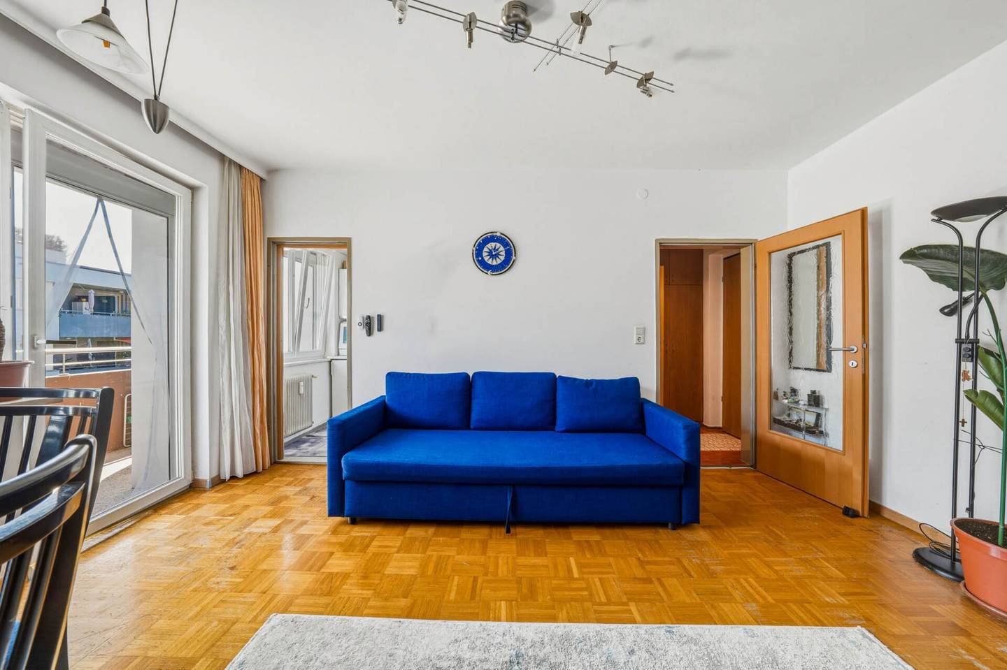 Garçonnière mit Balkon und Blick auf die Bergwelt
