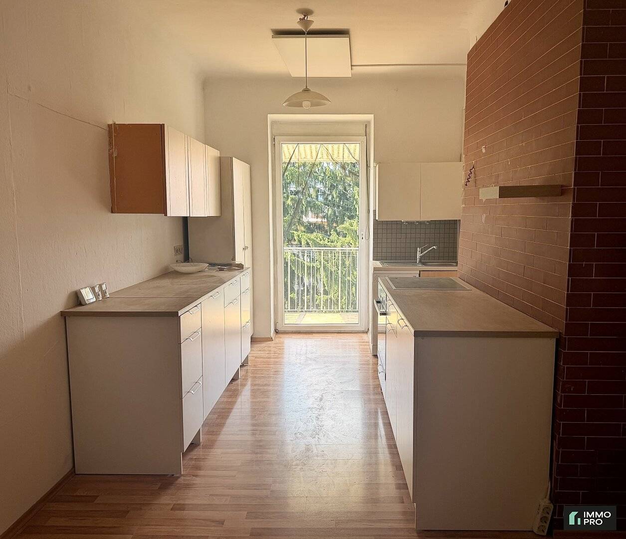 Schöne Dachgeschosswohnung mit zwei Zimmer - zu vermieten!