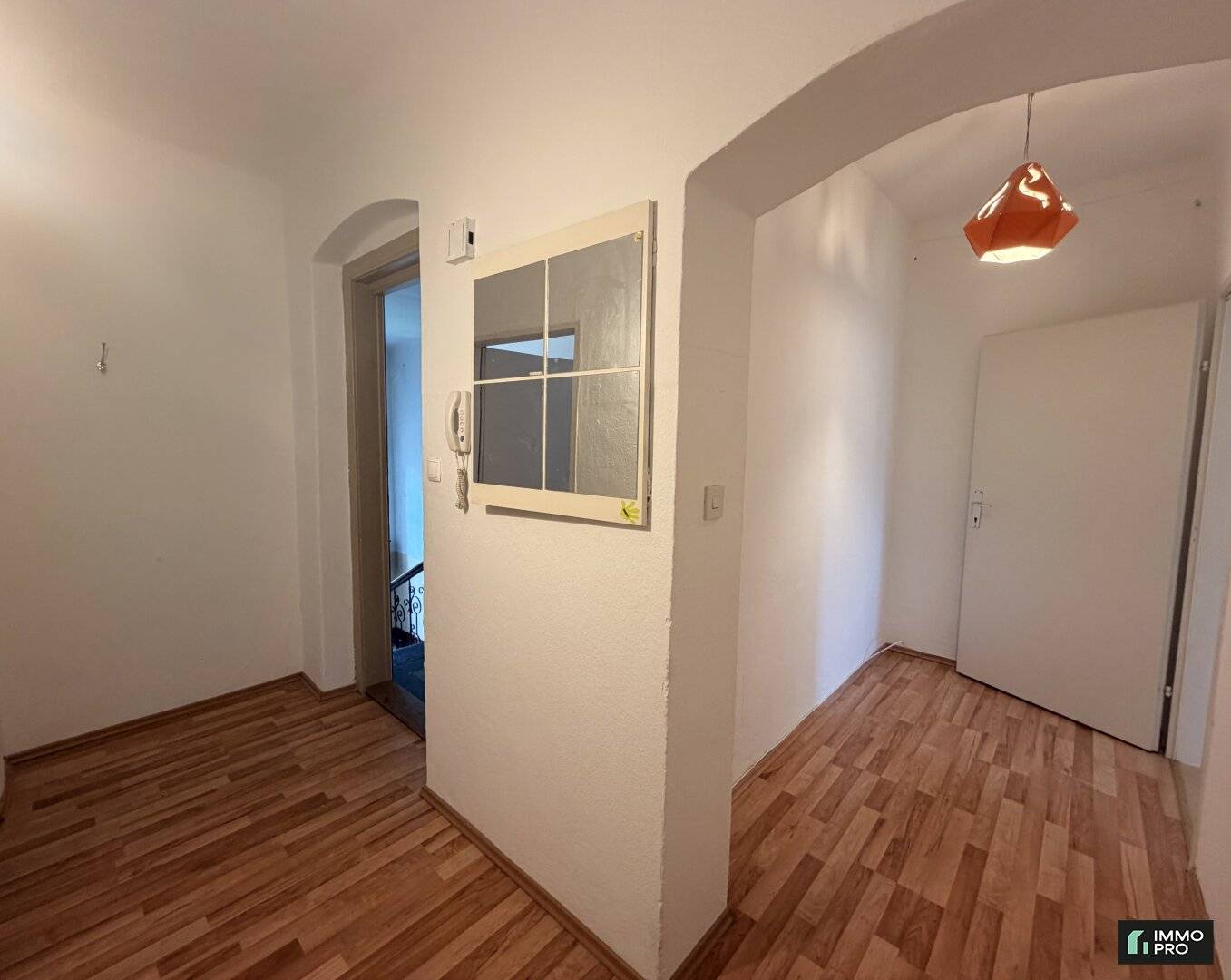 Schöne Dachgeschosswohnung mit zwei Zimmer - zu vermieten!