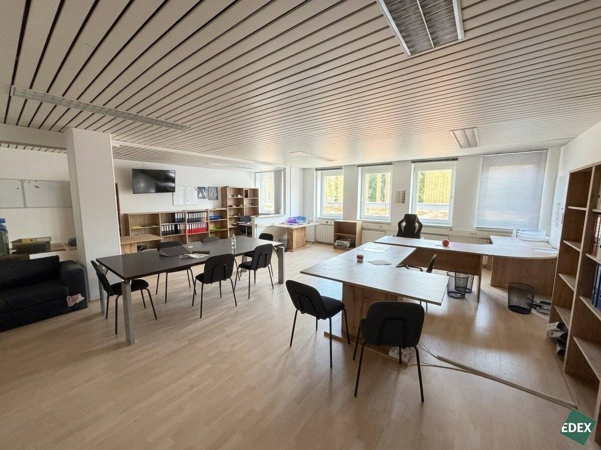 Attractive office space with plenty of daylight and private tea kitchen