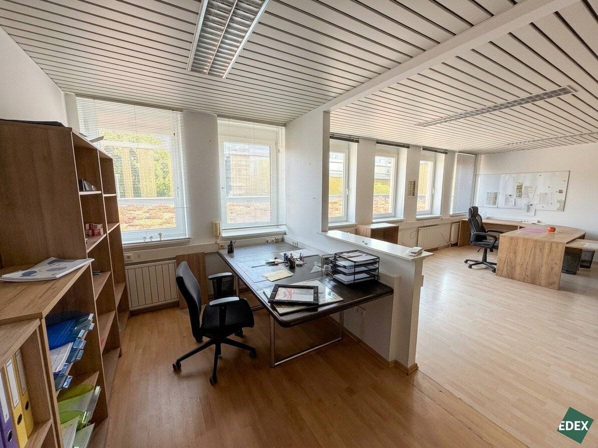 Attractive office space with plenty of daylight and private tea kitchen