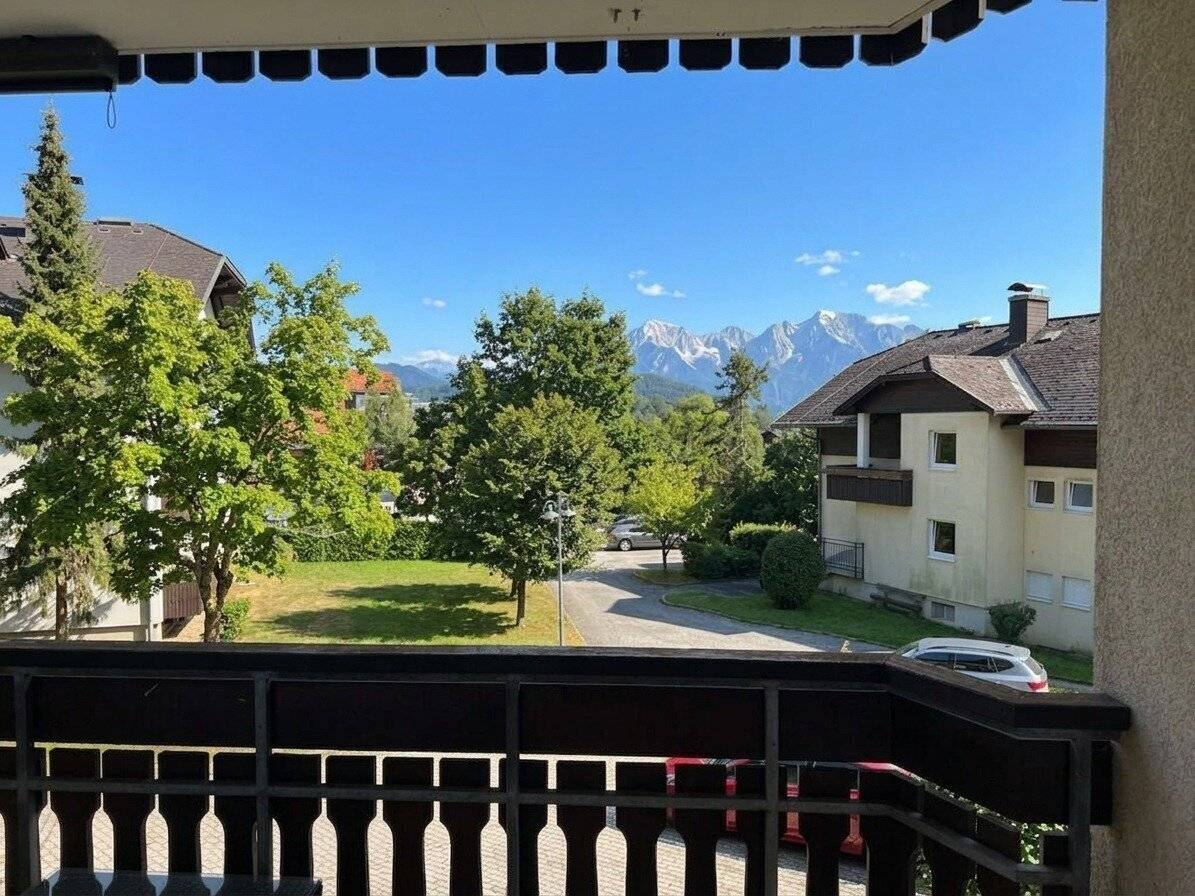 Residential gem near Velden: Newly modernized 3-room apartment with Karawanken view and large cellar compartment