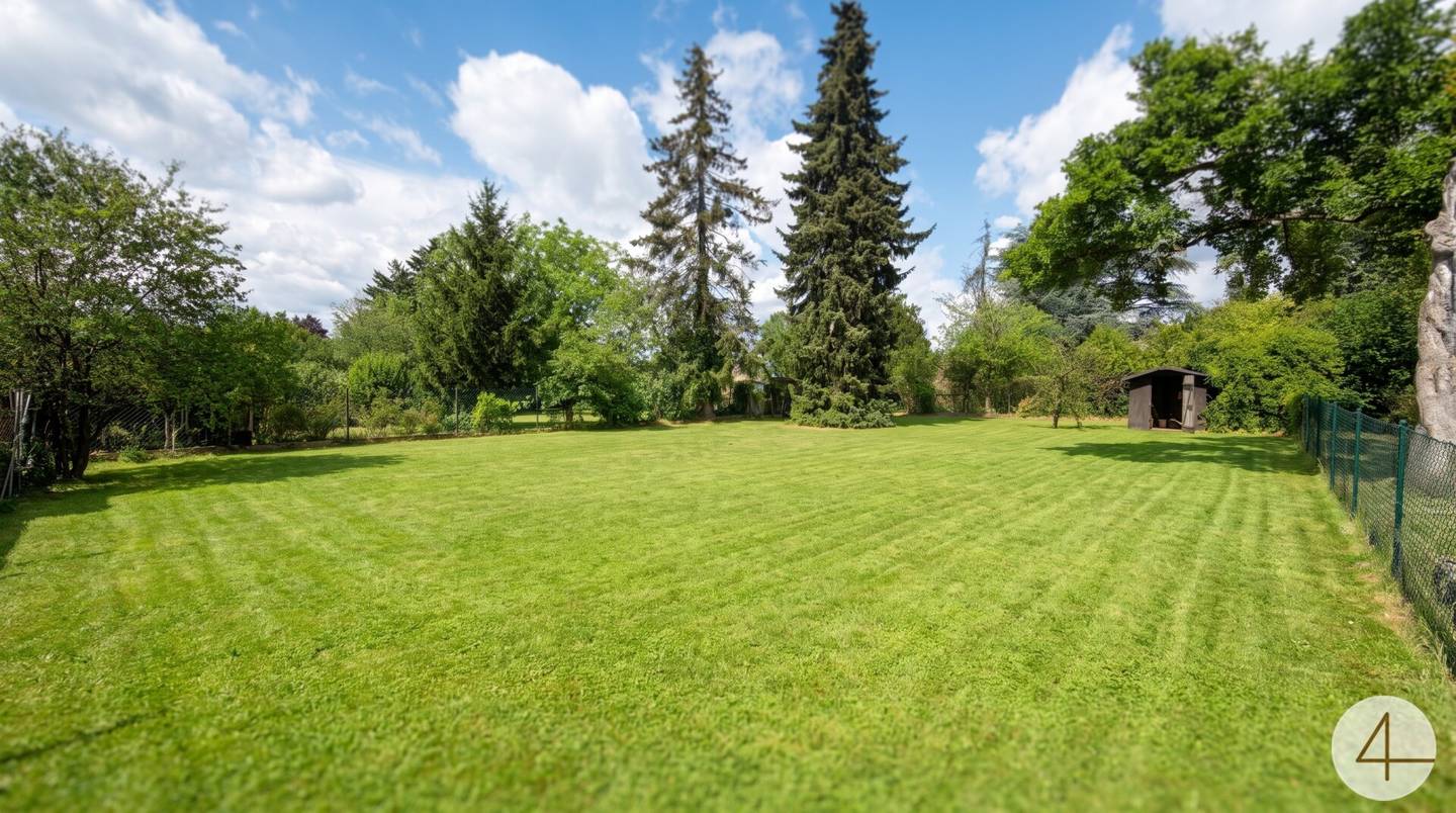 Privacy included – sunny plot away from the road