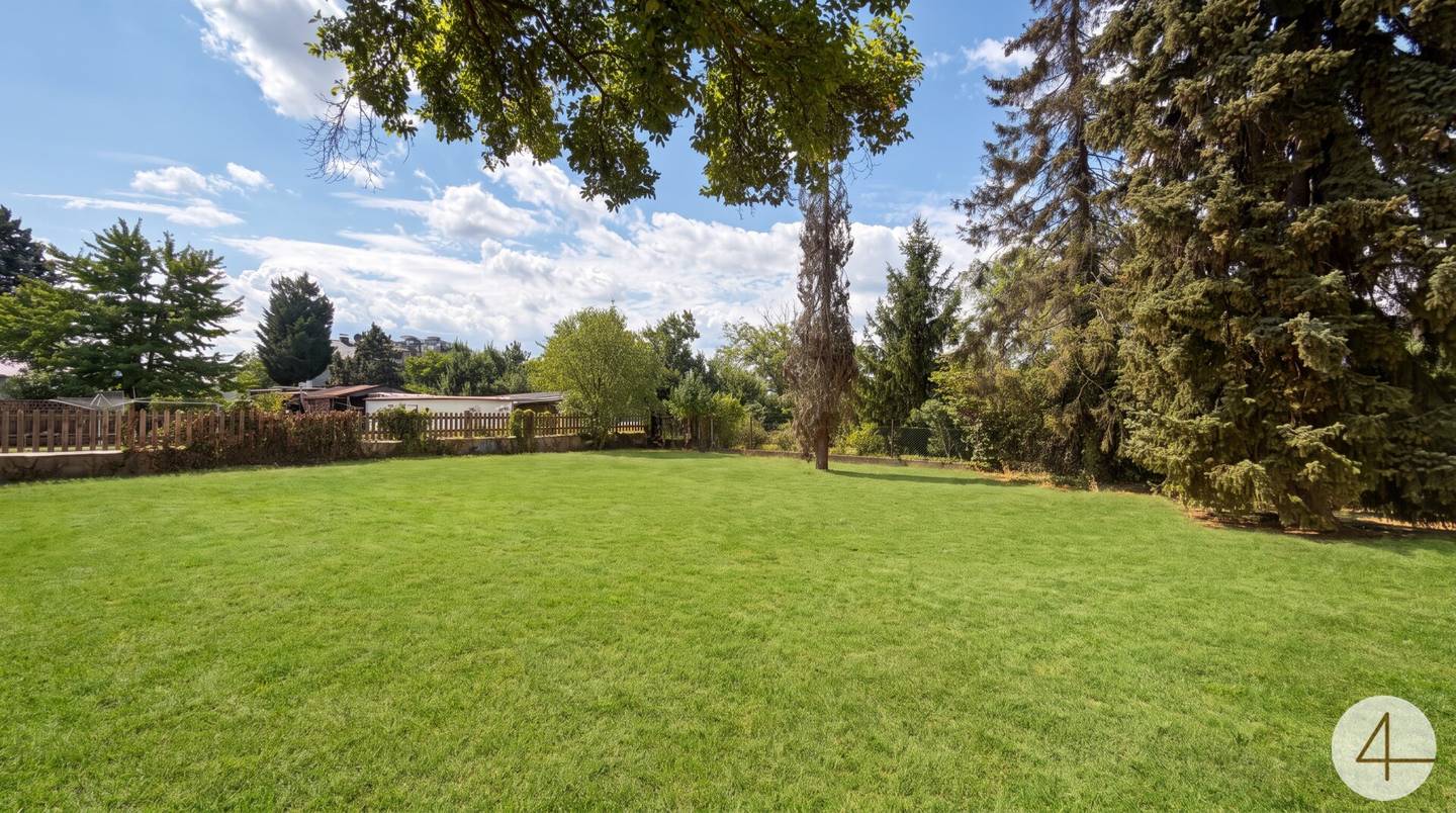 Privacy included – sunny plot away from the road