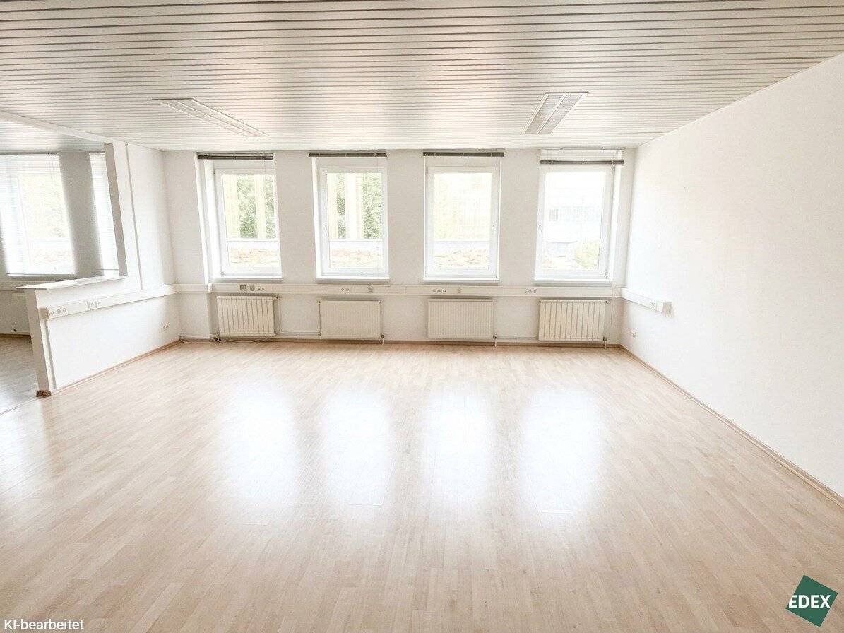 Helle Bürofläche mit eigener Teeküche zu vermieten!