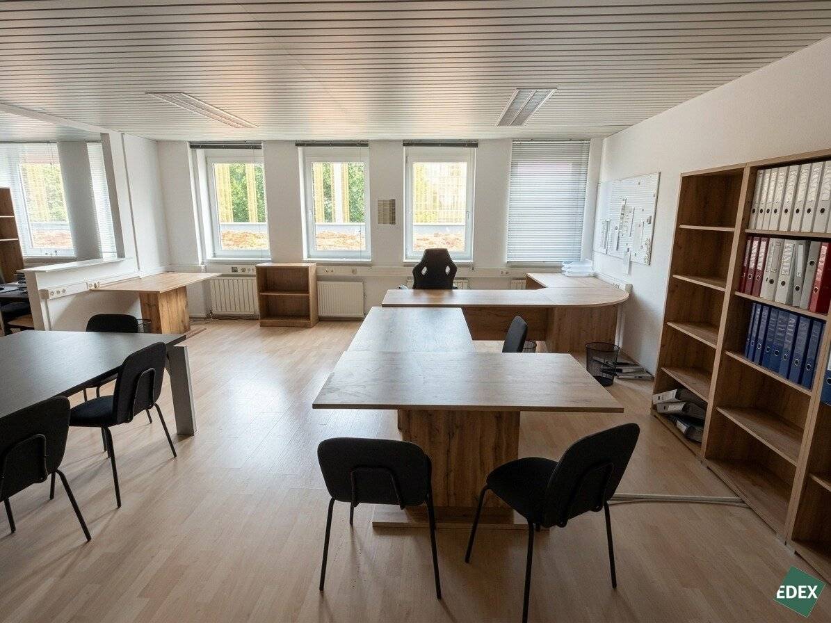 Helle Bürofläche mit eigener Teeküche zu vermieten!