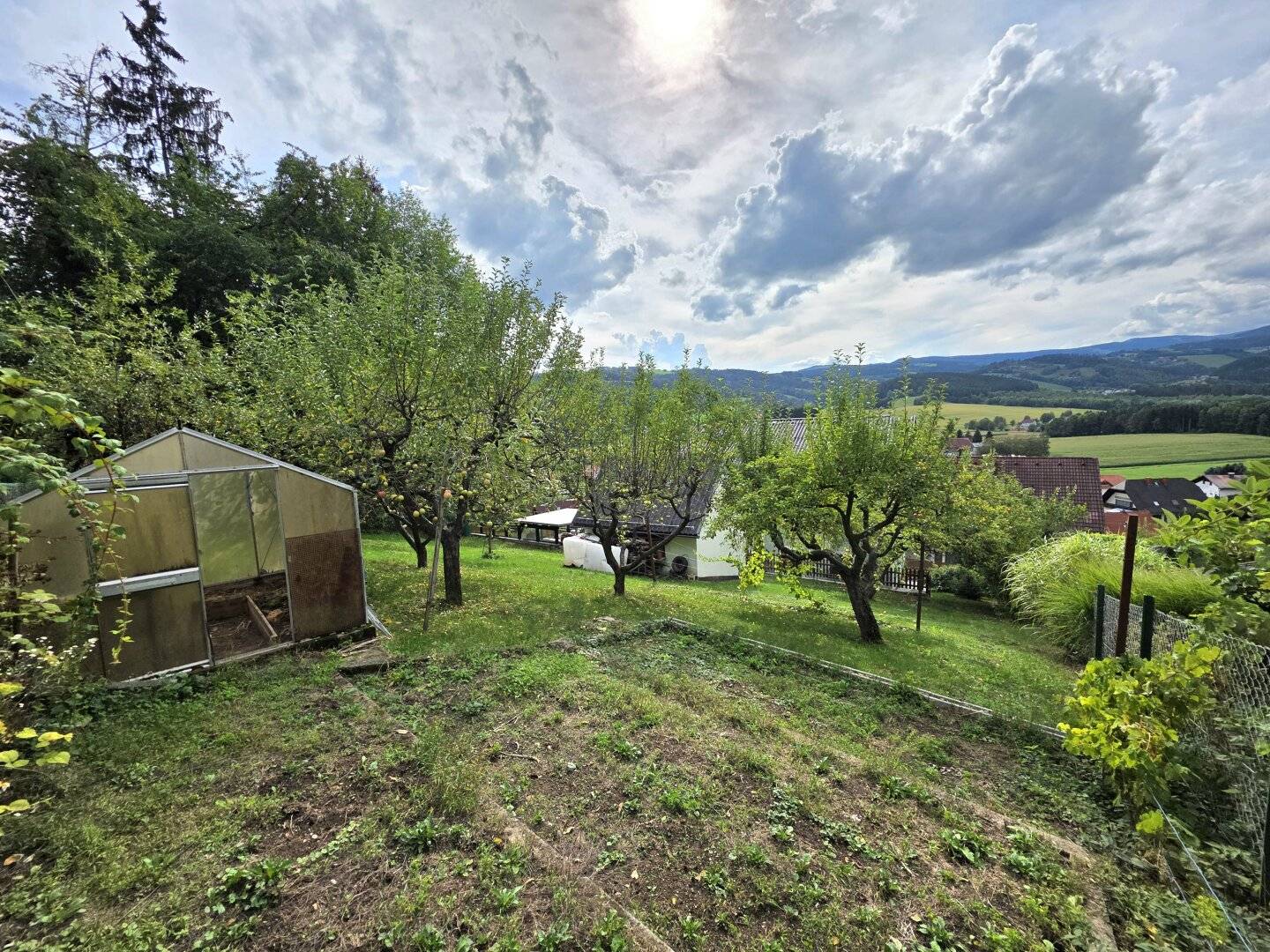 Quiet two-family house with stunning view