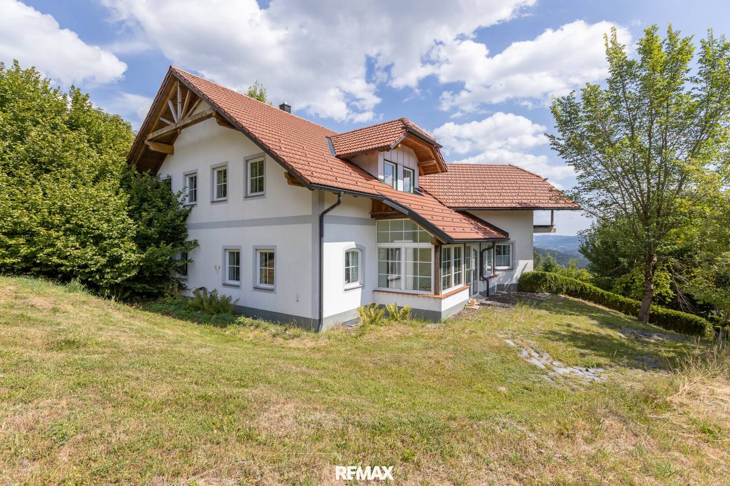 Panoramalage über den Dächern von Oberafiesl – Großzügiges Zweifamilienhaus mit viel Ausbaupotenzial