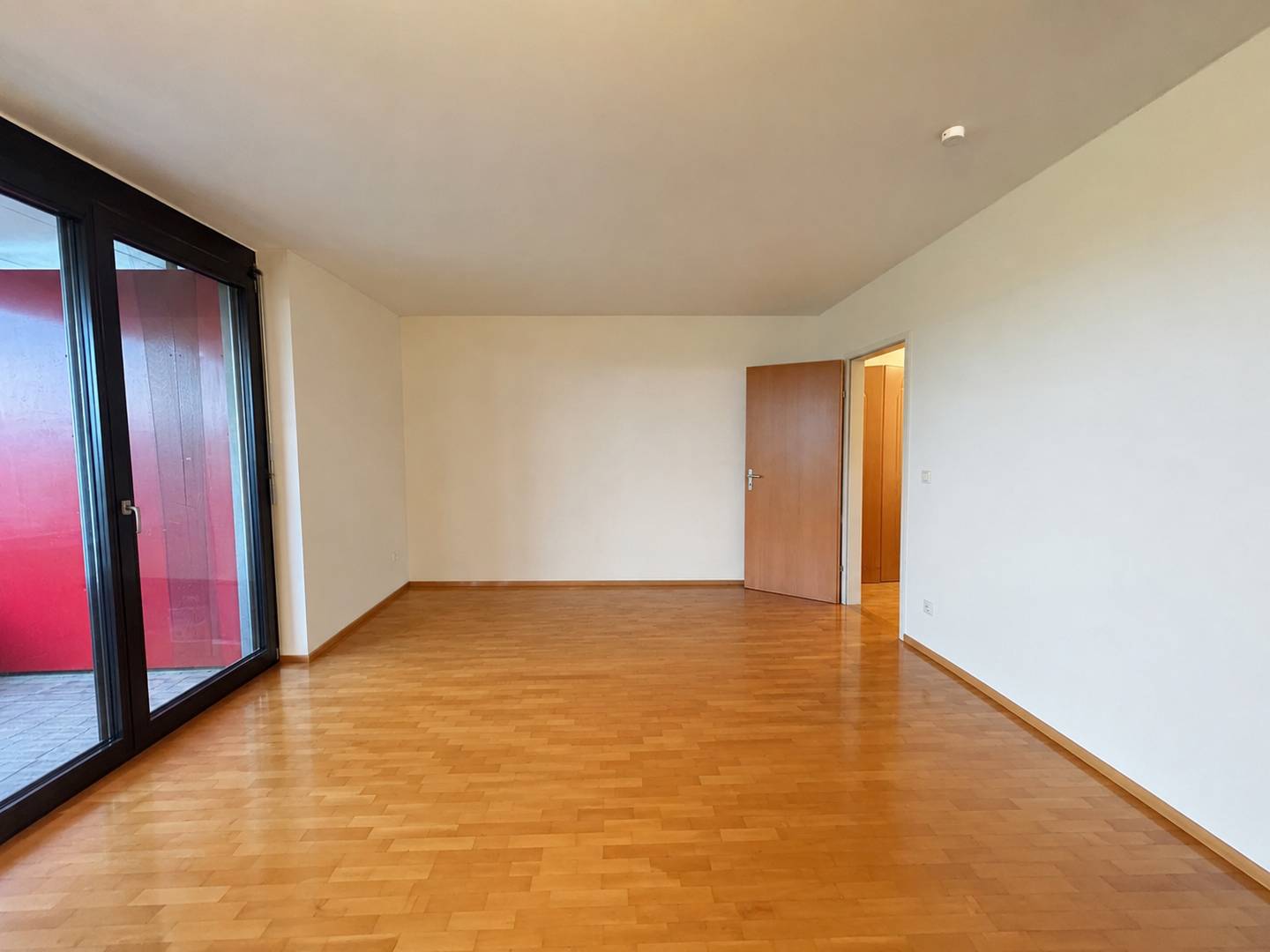 Bright apartment with spacious balcony and carport
