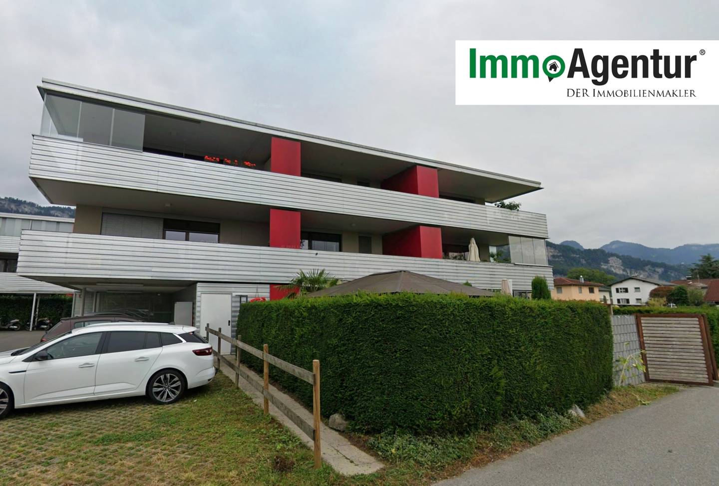 Bright apartment with spacious balcony and carport