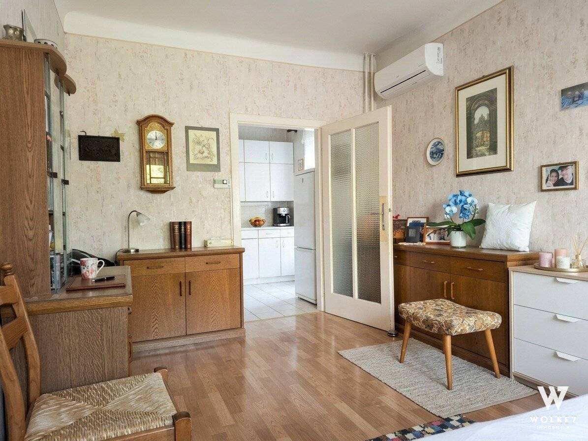 Großzügiges Haus mit viel Platz, zwei möglichen Wohneinheiten auf einem Eckgrundstück in ruhiger Lage in 1210 Wien - Großjedlersdorf