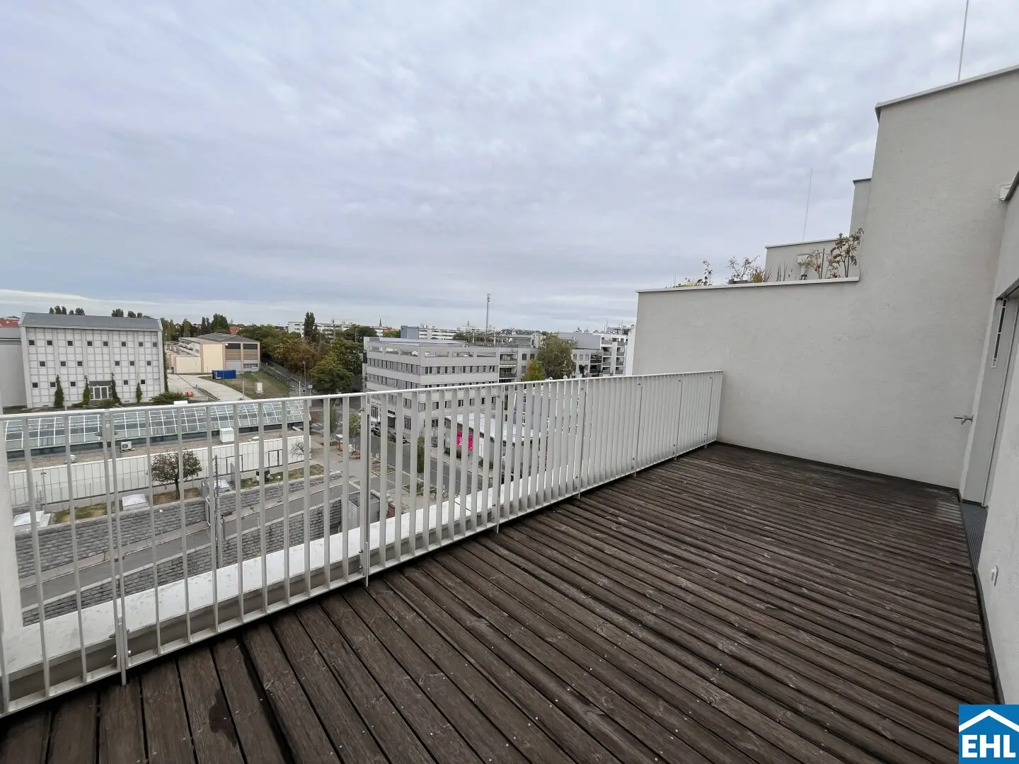 Bright 2-room apartment with more than 35m² outdoor space near U3 Kendlerstraße