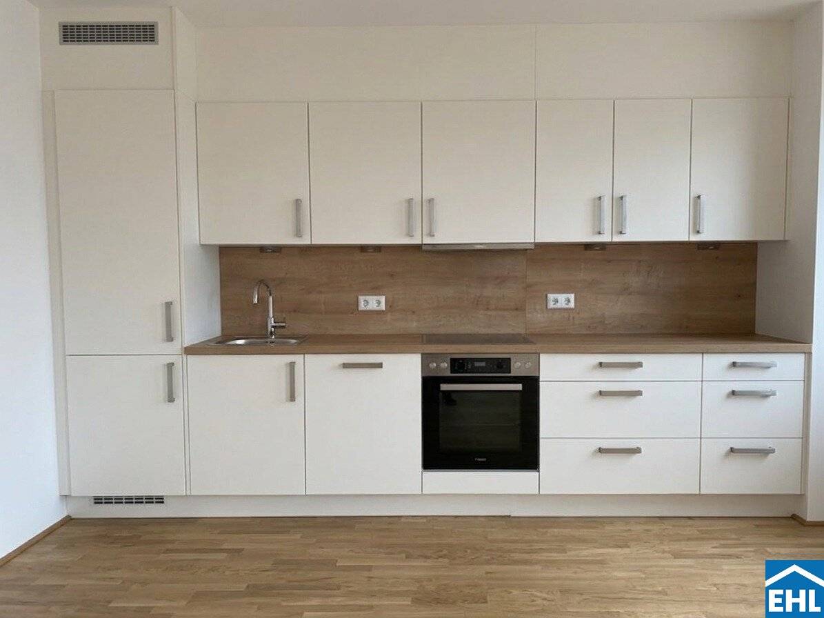 Lichtdurchflutete 2 Zimmerwohnung mit mehr als 35m² Freifläche bei U3-Kendlerstraße