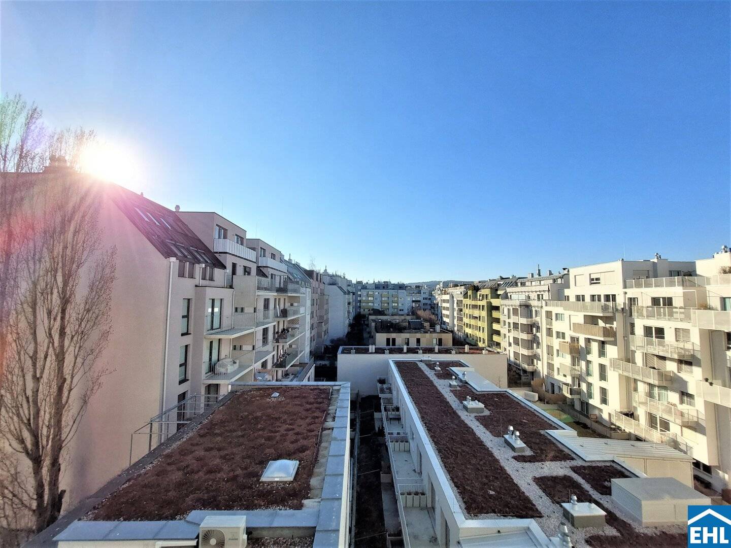 Lichtdurchflutete 2 Zimmerwohnung mit mehr als 35m² Freifläche bei U3-Kendlerstraße