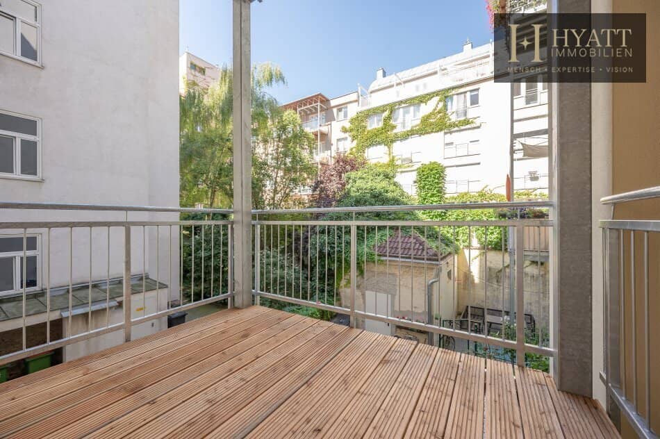 Elegant 2-room apartment with balcony in sought-after location of the 2nd district