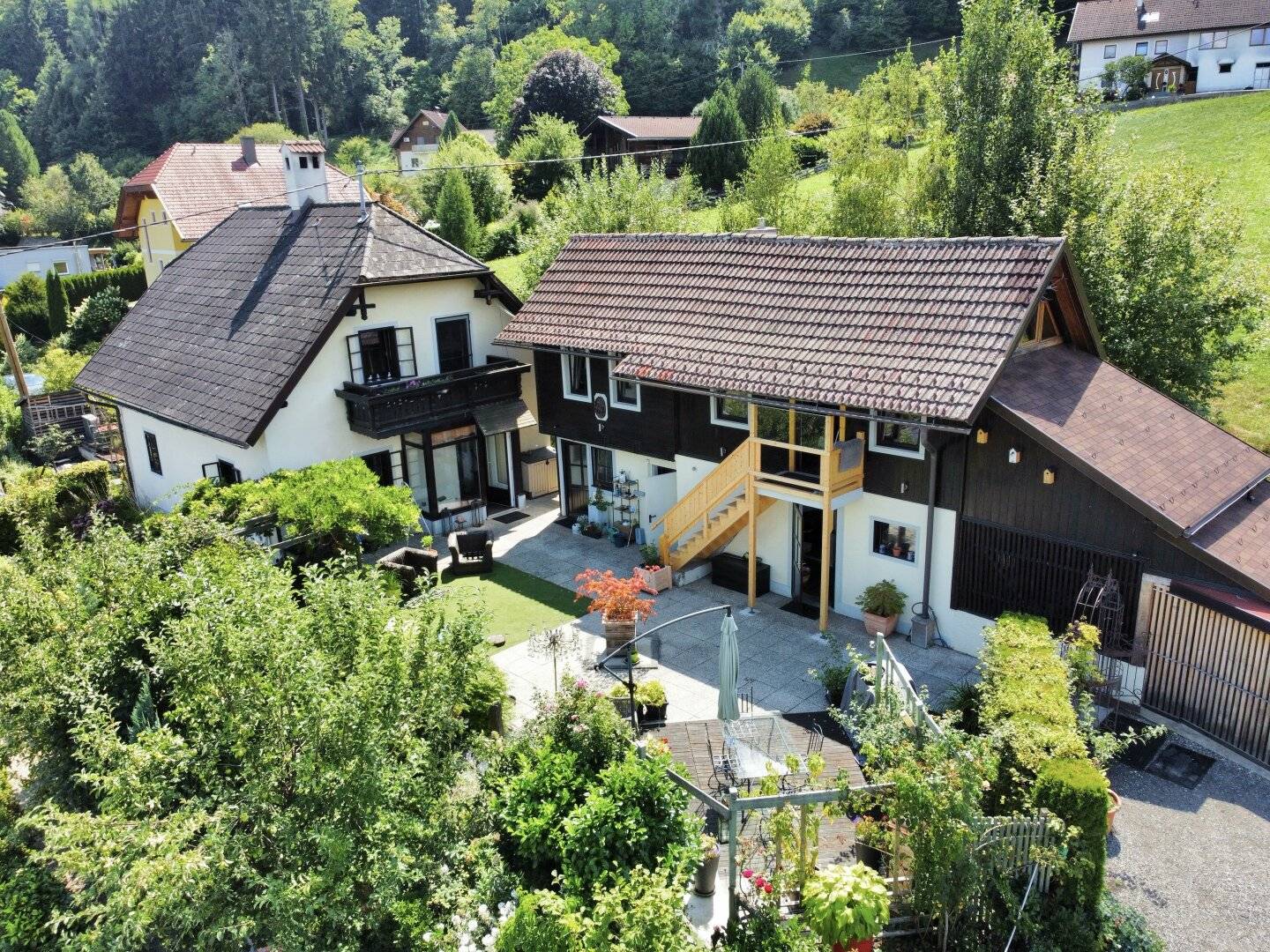 IDYLLISCH WOHNEN UND ZUSÄTZLICH PROFITIEREN – CHARAKTERVOLLES WOHNHAUS MIT GÄSTEAPARTMENT!