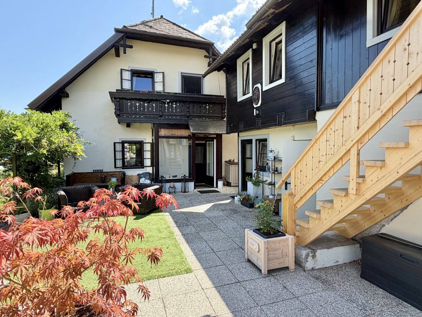 IDYLLISCH WOHNEN UND ZUSÄTZLICH PROFITIEREN – CHARAKTERVOLLES WOHNHAUS MIT GÄSTEAPARTMENT!