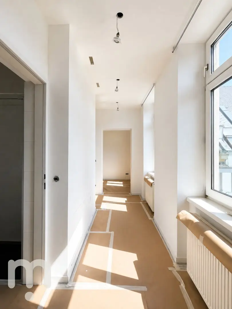 ALTBAU TRIFFT BALKON – frisch sanierte 2-Zimmer-Wohnung mit Lift &amp; voll ausgestatteter Küche