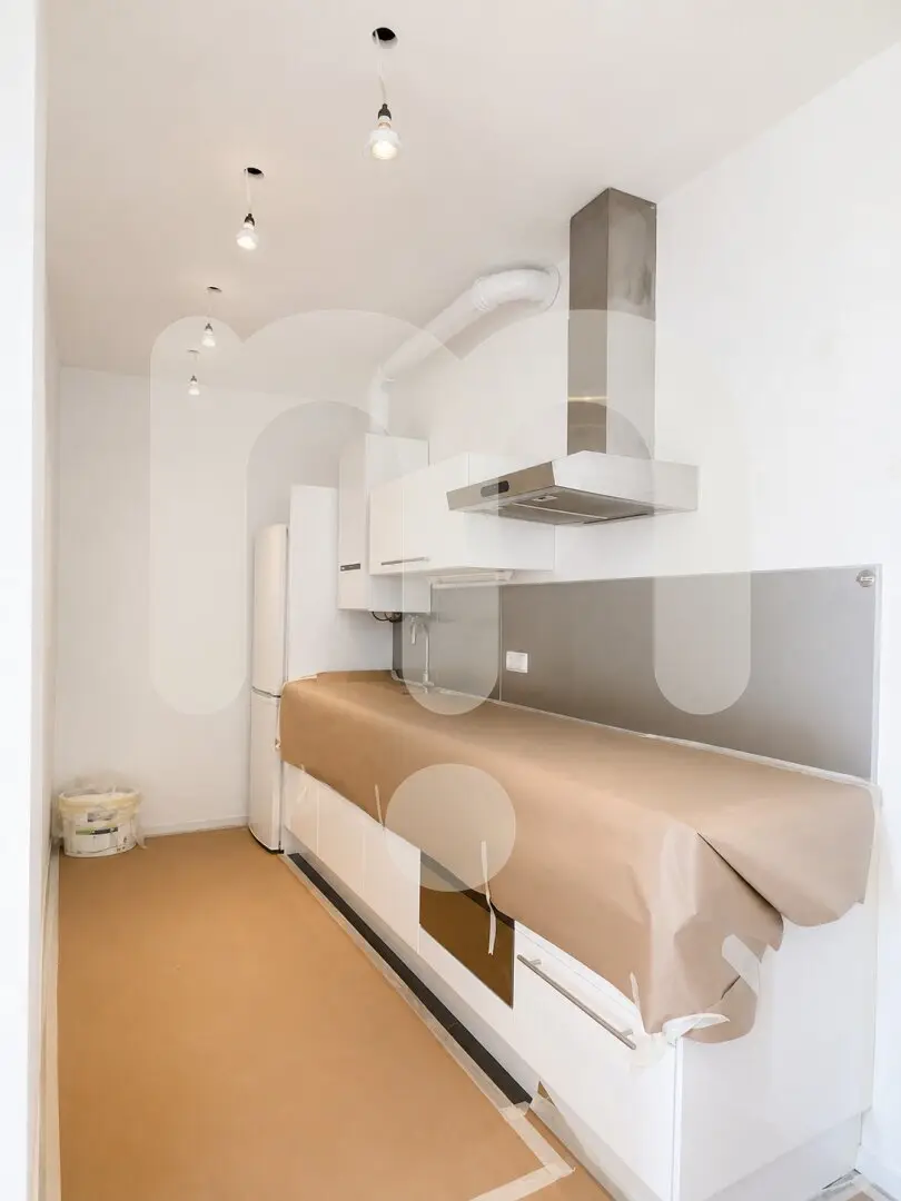 ALTBAU TRIFFT BALKON – frisch sanierte 2-Zimmer-Wohnung mit Lift &amp; voll ausgestatteter Küche