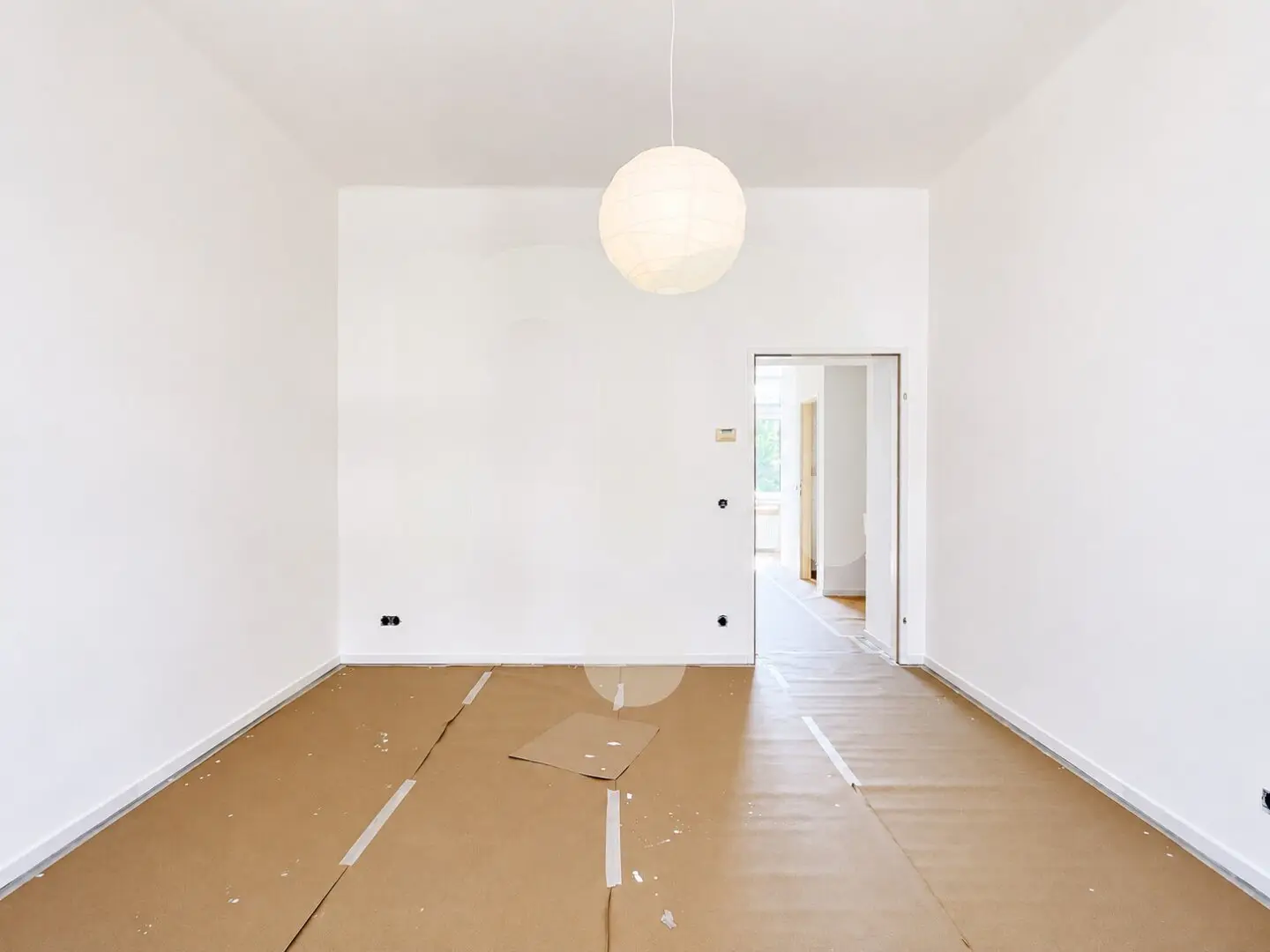 ALTBAU TRIFFT BALKON – frisch sanierte 2-Zimmer-Wohnung mit Lift & voll ausgestatteter Küche