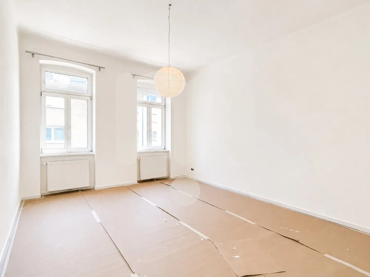 ALTBAU TRIFFT BALKON – frisch sanierte 2-Zimmer-Wohnung mit Lift & voll ausgestatteter Küche