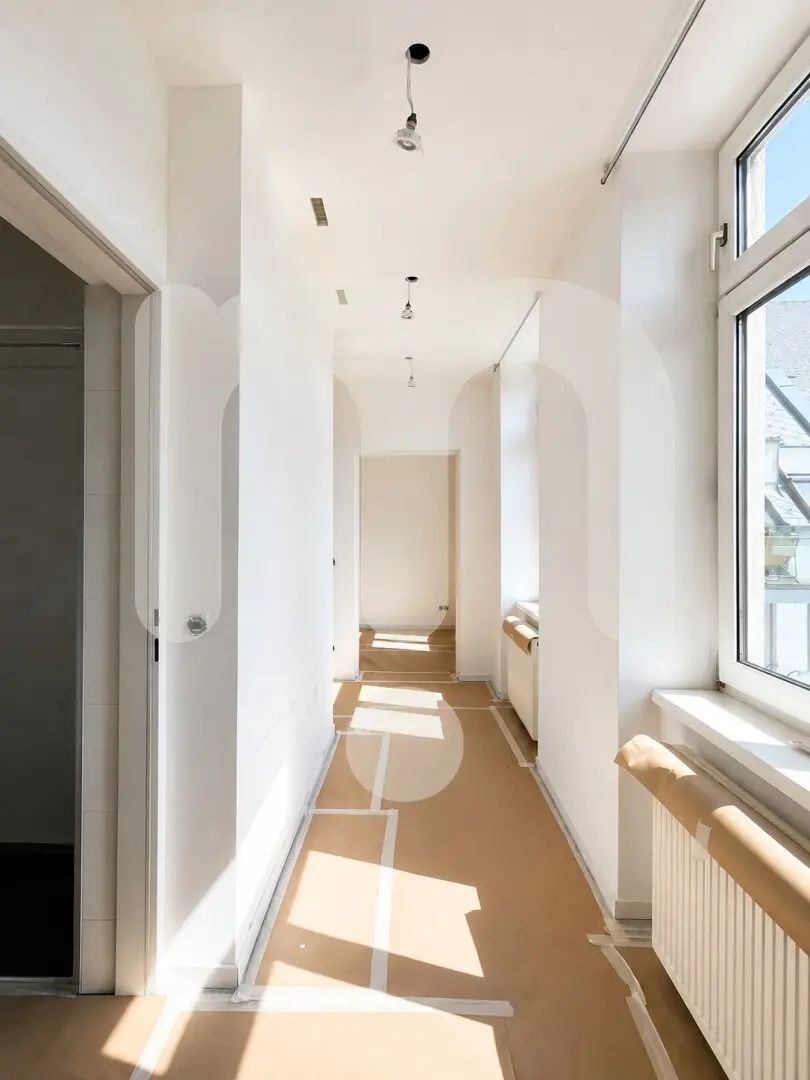 ALTBAU TRIFFT BALKON – frisch sanierte 2-Zimmer-Wohnung mit Lift & voll ausgestatteter Küche