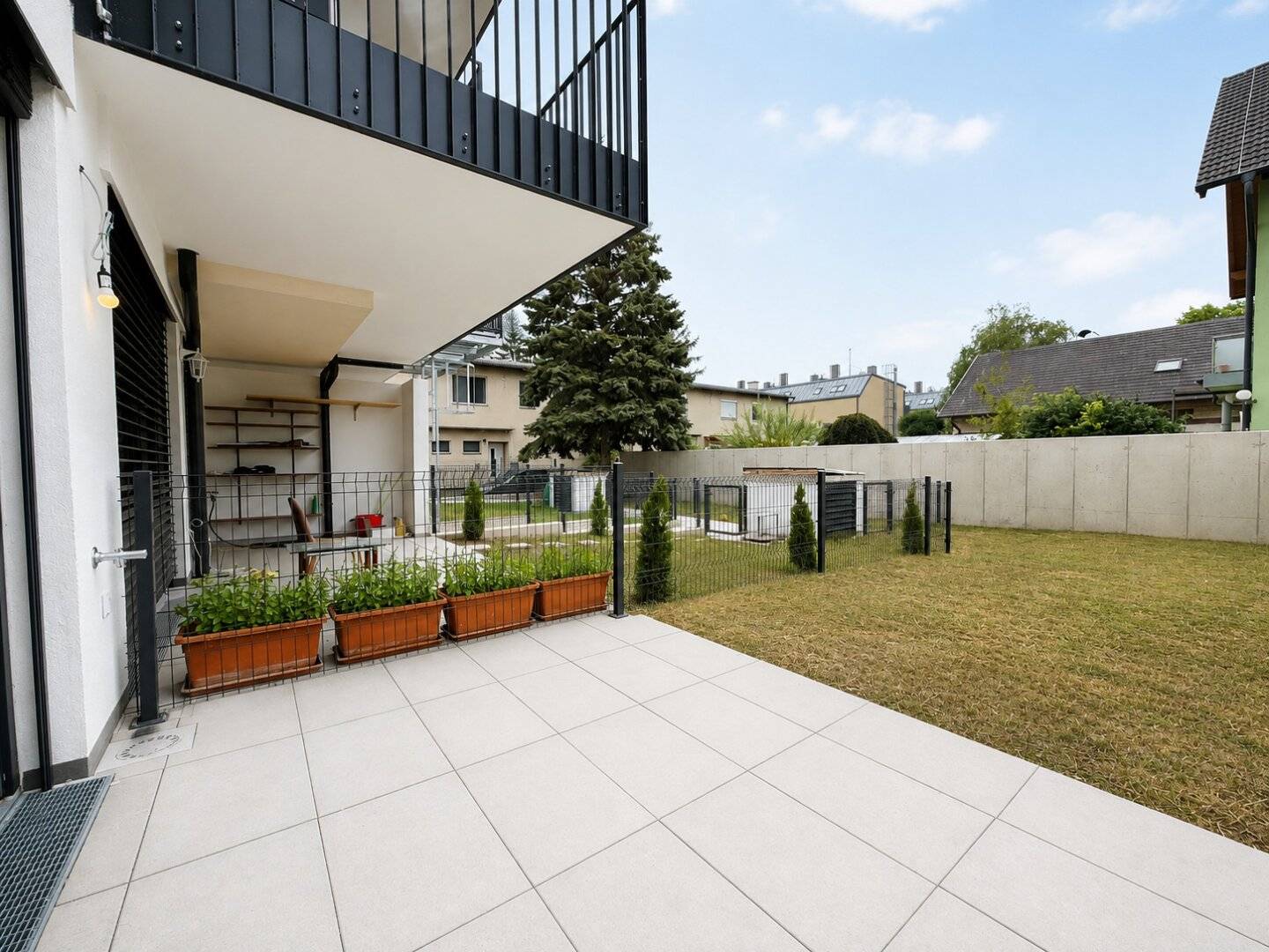 First occupancy 4-room garden apartment with terrace