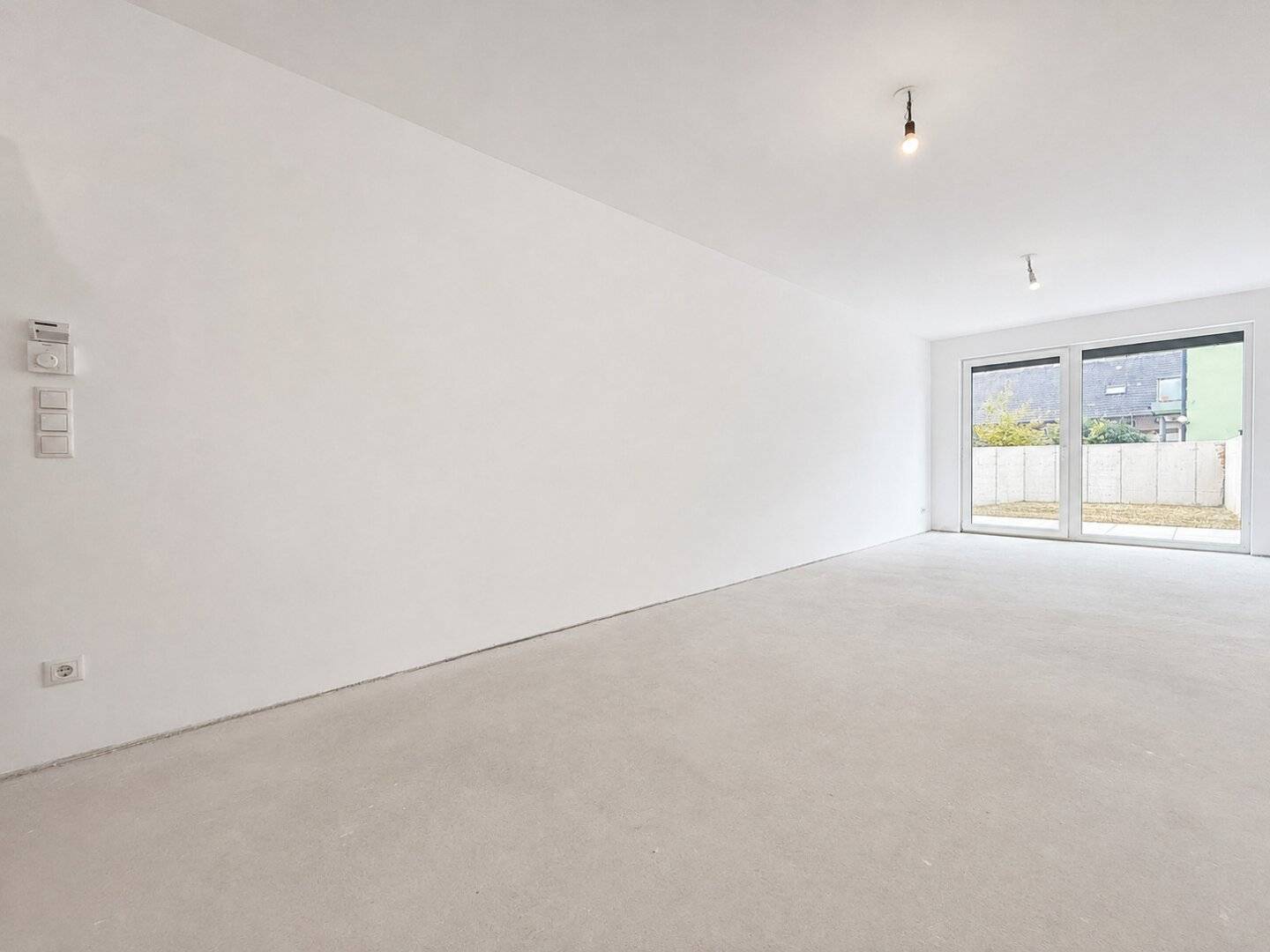 First occupancy 4-room garden apartment with terrace
