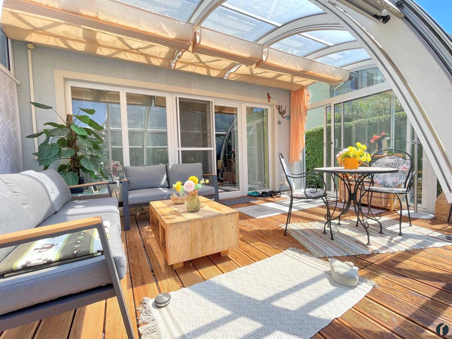 Doppelhaushälfte in Muckendorf-Wipfing mit Garten, Pool &amp; Terrasse als Wintergarten!