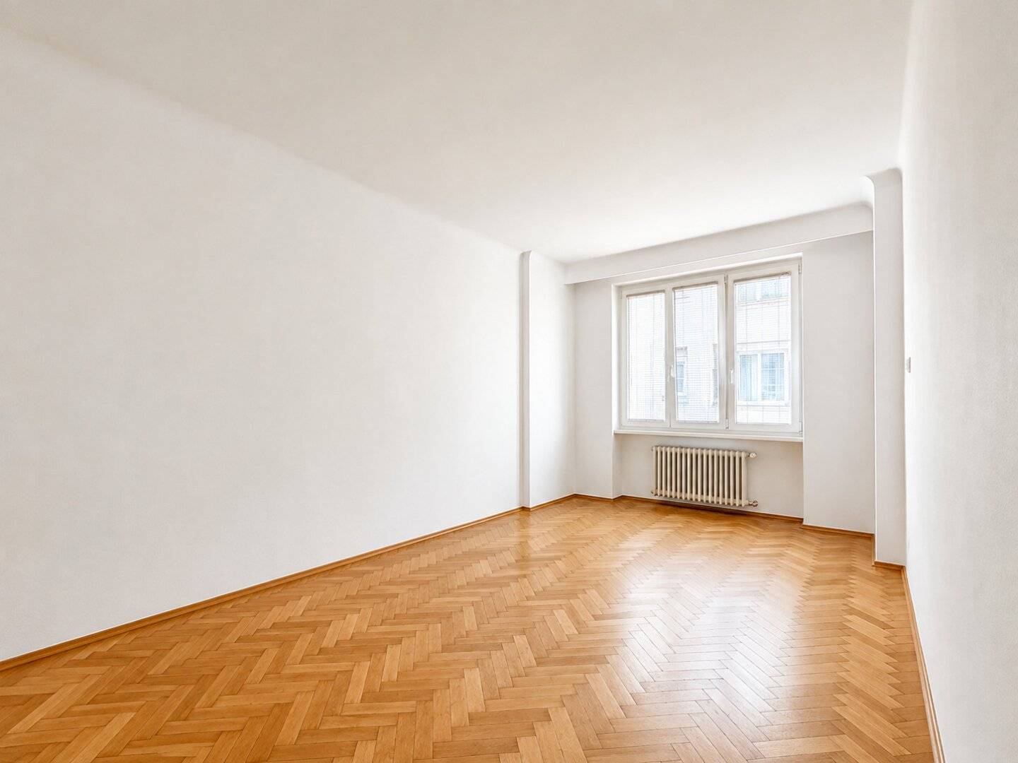 LIVING IN THE CENTRE - 3 rooms - 3rd floor with lift - approx. 70m² living space - directly on Wollzeile