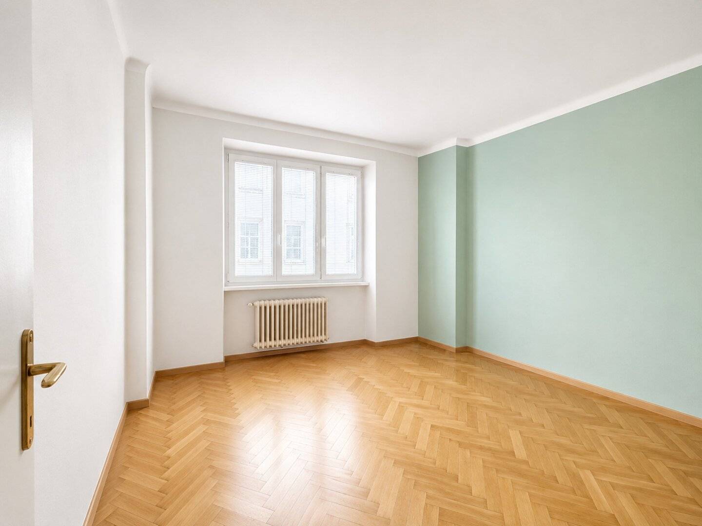 LIVING IN THE CENTRE - 3 rooms - 3rd floor with lift - approx. 70m² living space - directly on Wollzeile