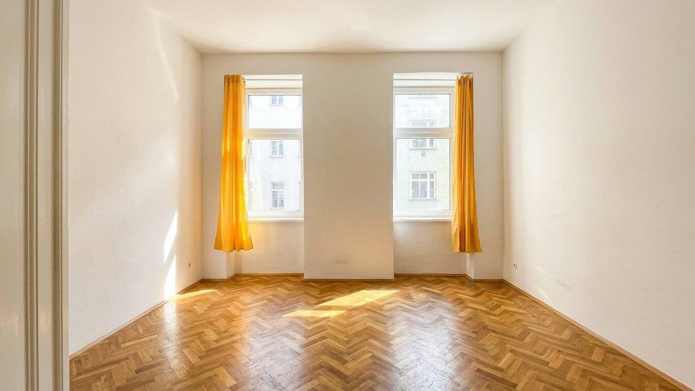 Nice period apartment near main train station, rented until 2027