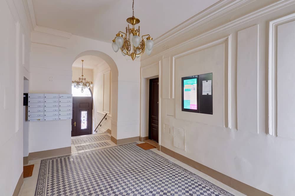 Lichtdurchflutete Altbauwohnung mit geplantem Balkon