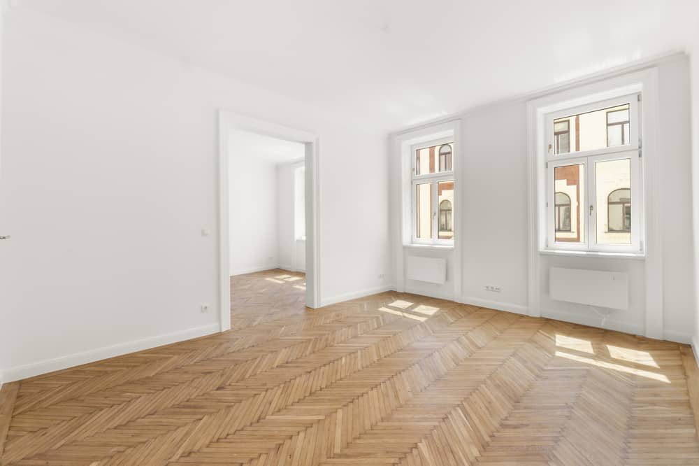 Stilvolle Altbauwohnung mit Fischgrätparkett und Aufzug