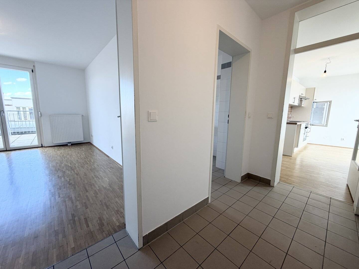 2-ZIMMER-DG-WOHNUNG-MIT-2-TERRASSEN-IM-10.BEZIRK!