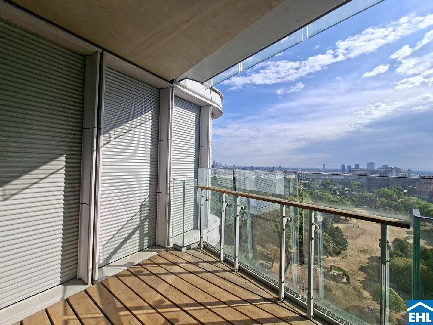 Park Apartments am Belvedere - Exclusive 2-room apartment with loggia and distant view