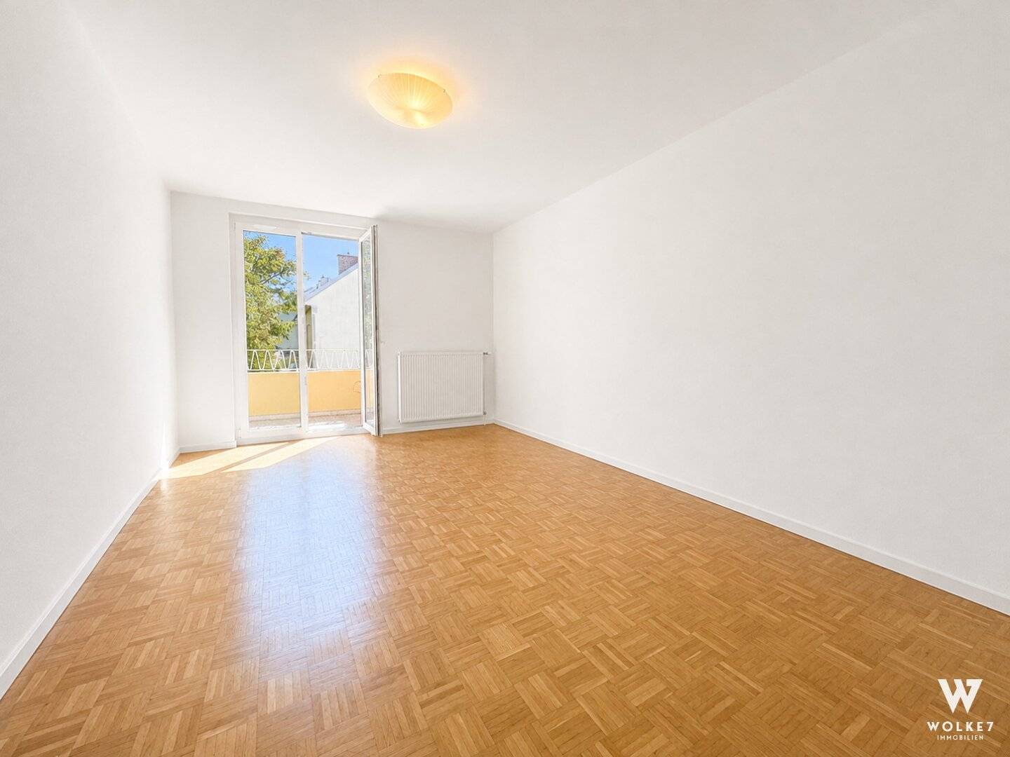 Bright 2-room apartment with balcony, communal garden &amp; ideal layout