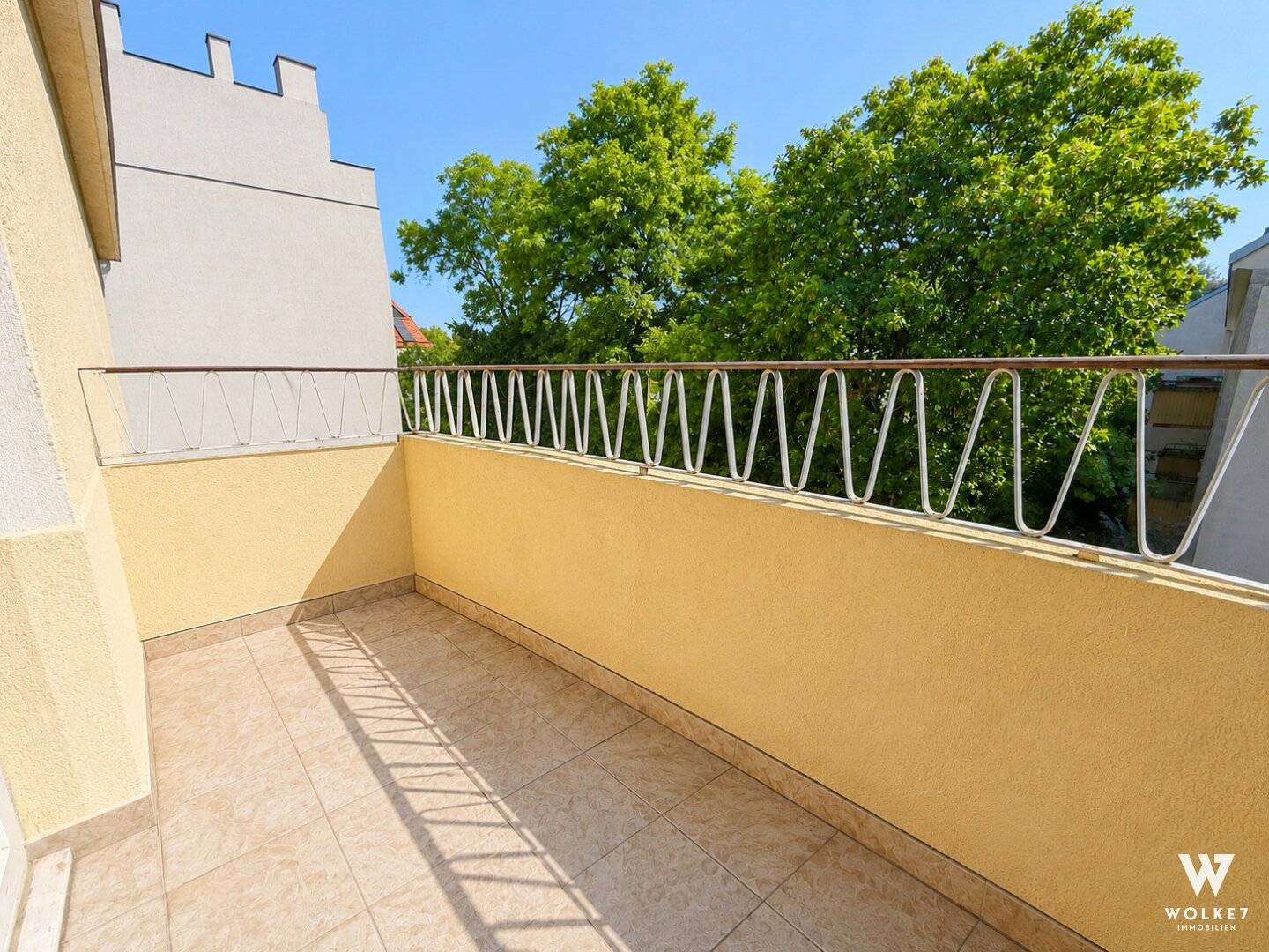 Bright 2-room apartment with balcony, communal garden &amp; ideal layout