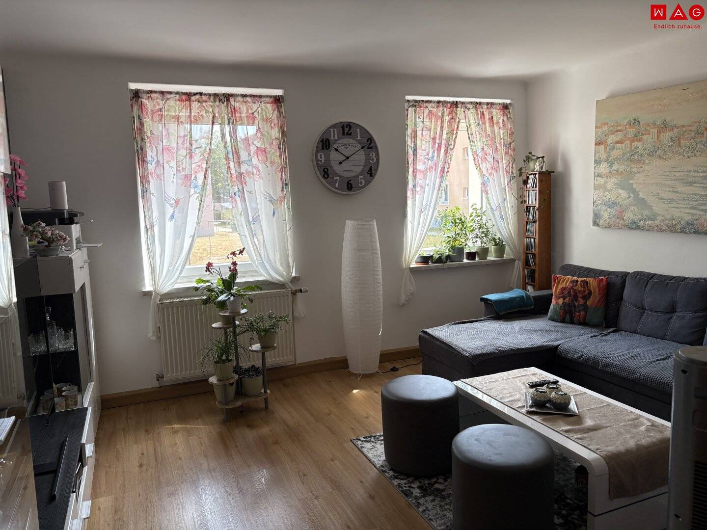 Feel-good made easy: bright rooms and an inviting atmosphere make this 2-room apartment with open kitchen a lovely home in a quiet green location - available from December