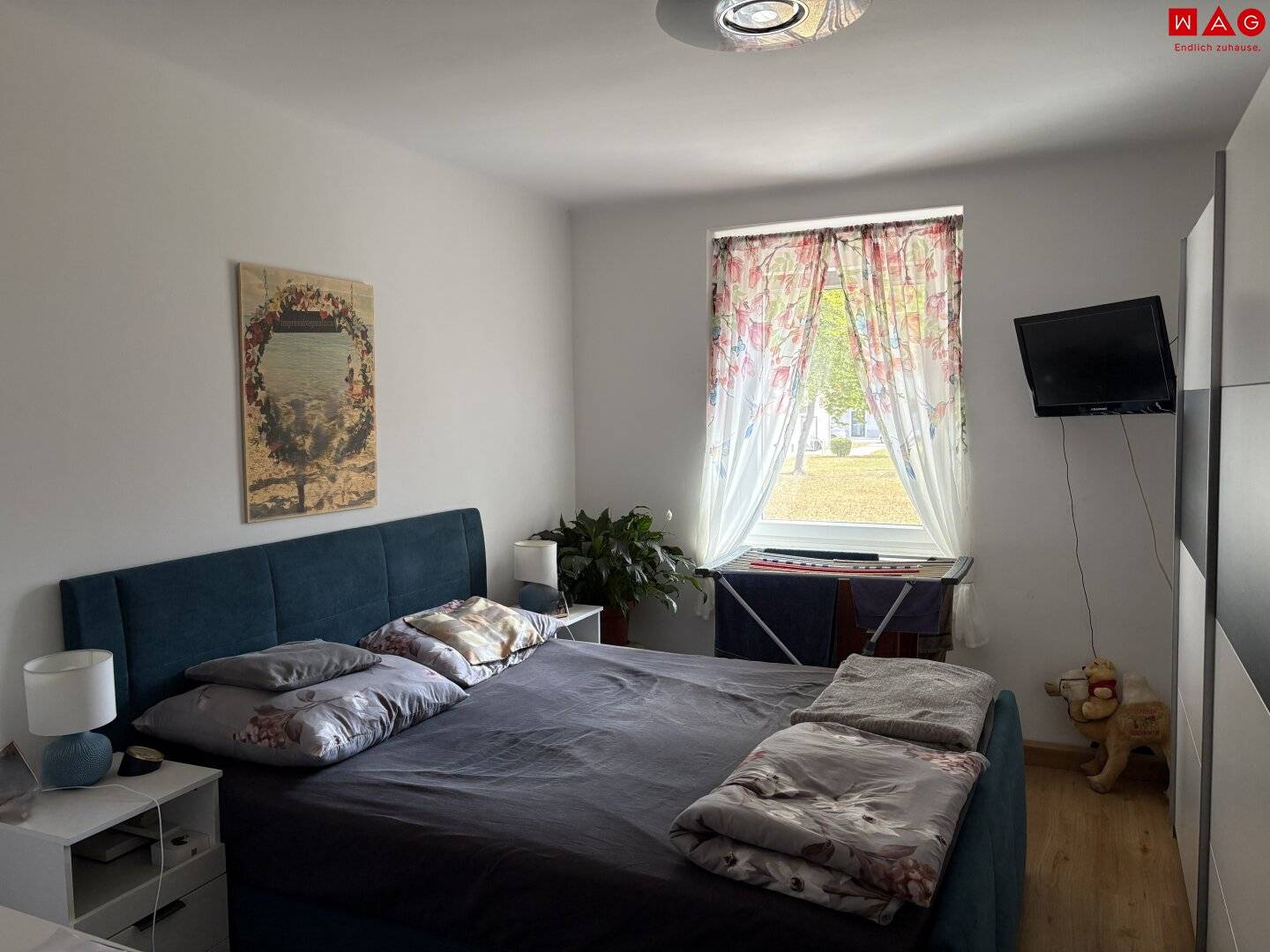 Feel-good made easy: bright rooms and an inviting atmosphere make this 2-room apartment with open kitchen a lovely home in a quiet green location - available from December