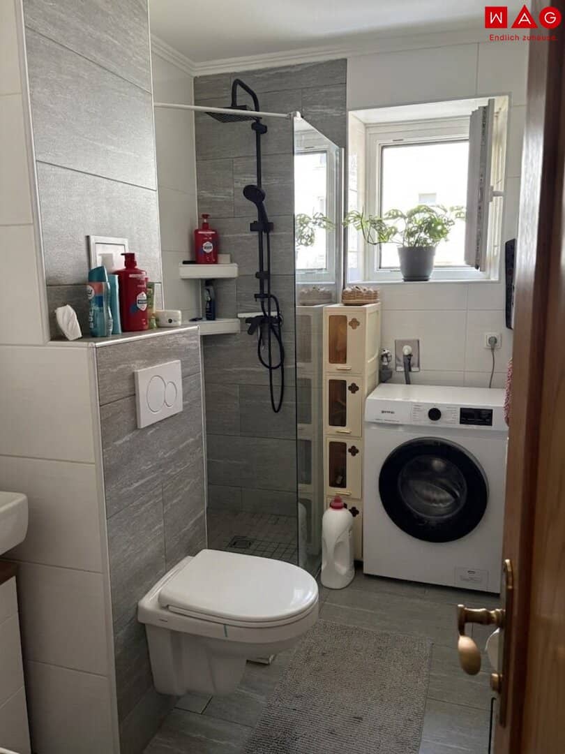 Feel-good made easy: bright rooms and an inviting atmosphere make this 2-room apartment with open kitchen a lovely home in a quiet green location - available from December