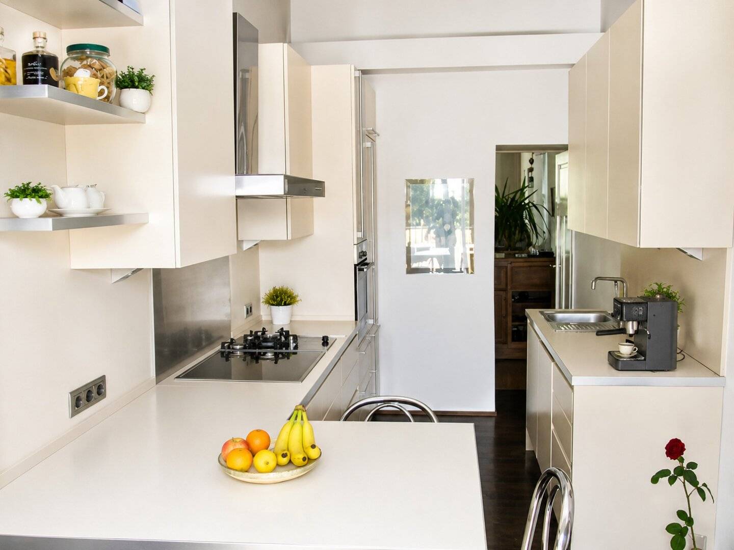 Spacious Old Building Jewel in the Heart of Graz – approx. 180 m² Living Space, 6 Rooms, Courtyard Balcony and Flexible Use as One Large or Again Two Separate Apartments