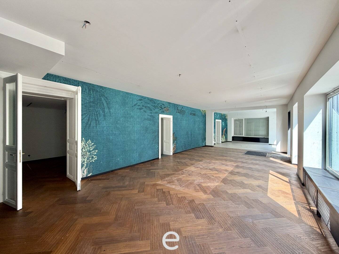 Attractive retail premises in frequented Lager I 1150 Vienna