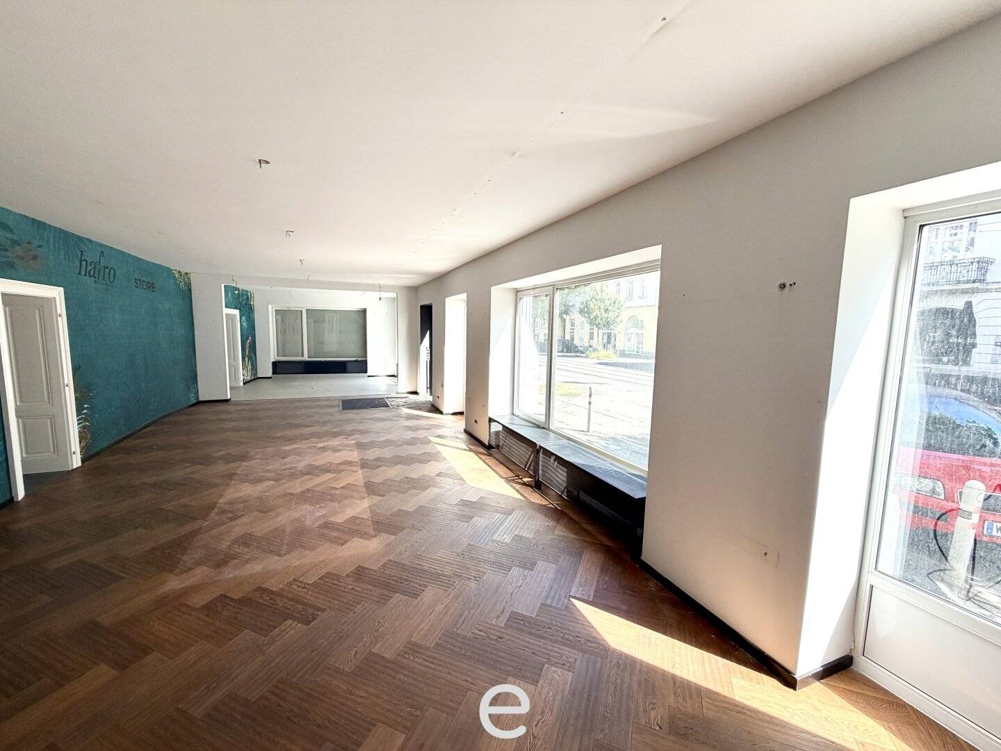 Attractive retail premises in frequented Lager I 1150 Vienna