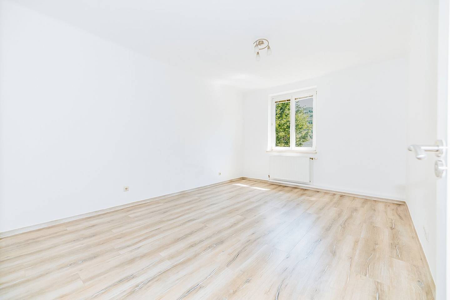 I WOW I PETS WELCOME I BALCONY I CARPORT I SHOWER I MODERN KITCHEN I 3 ADDITIONAL ACCESSIBLE ROOMS I PROJEKT WOHNEN I AVAILABLE IMMEDIATELY
